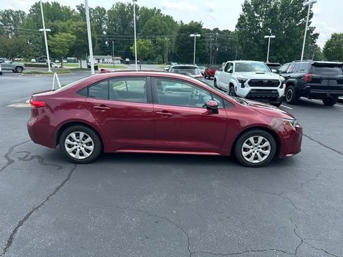 Used 2022 Toyota Corolla LE FWD image 4