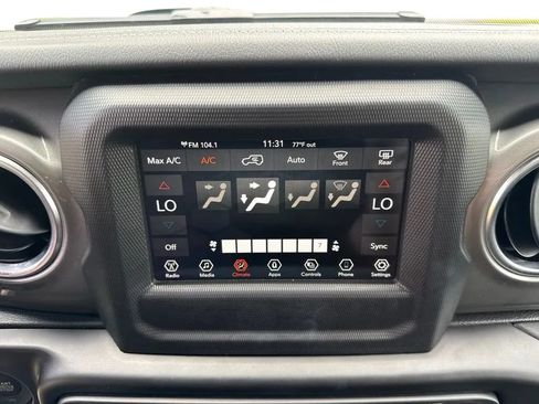 Used 2021 Jeep Wrangler Unlimited Sahara AWD/4WD image 21