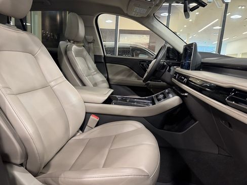 Used 2022 Lincoln Aviator AWD w/ Premium Package image 19