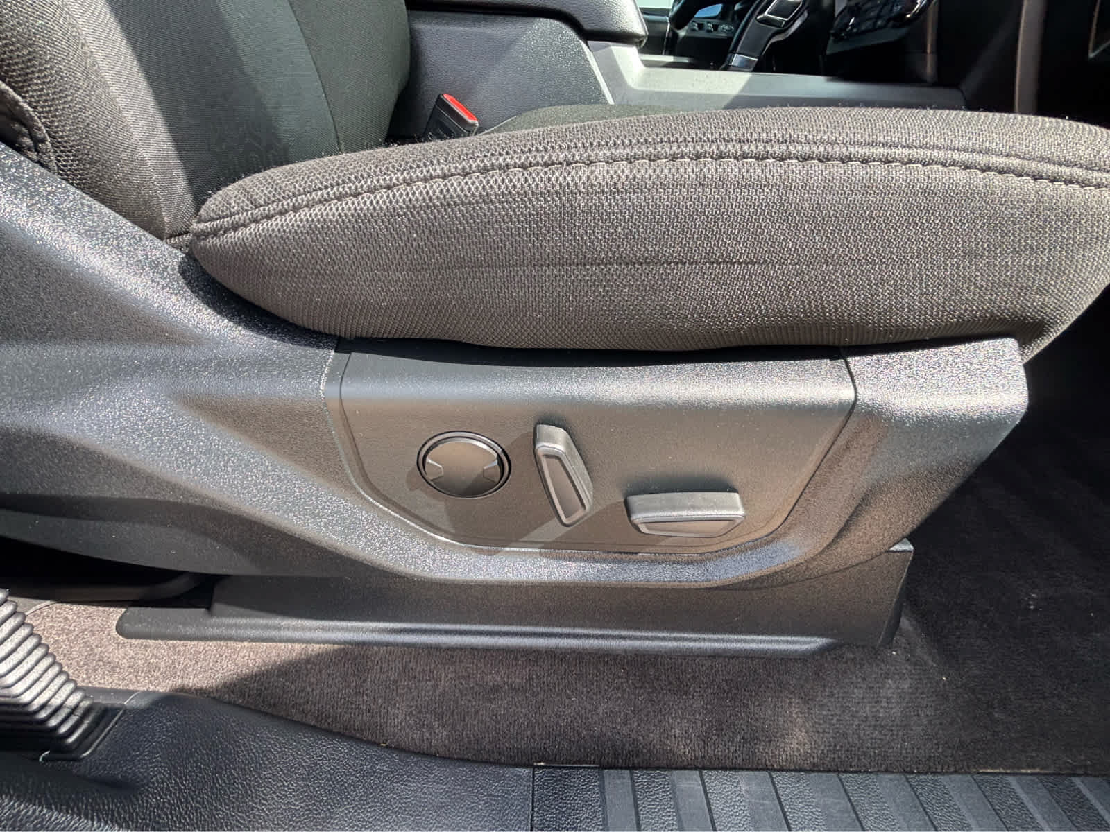 Used 2019 Ford F150 XLT w/ Equipment Group 302A Luxury AWD/4WD image 13