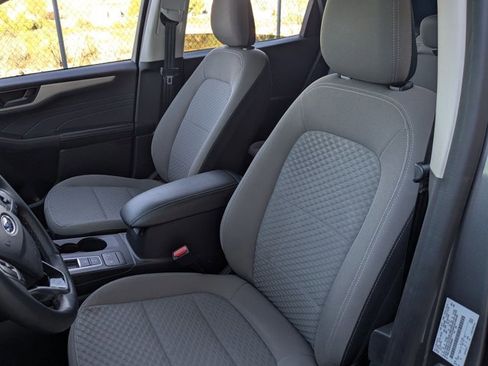 Used 2022 Ford Escape SE w/ SE Sport Appearance Package image 16