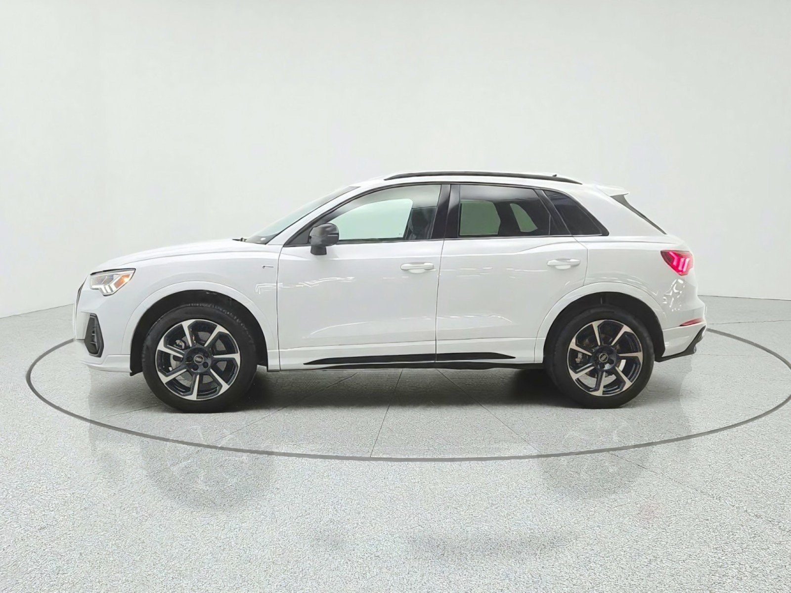 Used 2025 Audi Q3 2.0T Premium Plus w/ Premium Plus Package AWD/4WD image 8