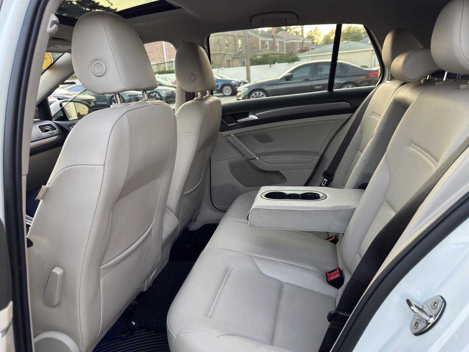 Used 2019 Volkswagen Golf 4-Door FWD image 29