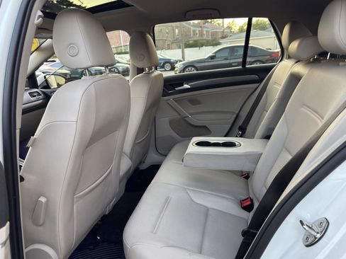 Used 2019 Volkswagen Golf SE FWD image 29