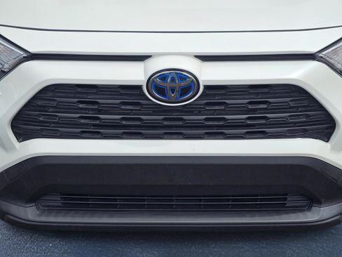 Used 2021 Toyota RAV4 XLE Premium AWD/4WD image 3