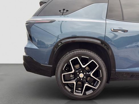 Used 2025 Chevrolet Traverse High Country w/ LPO, Floor Liner Package AWD/4WD image 23