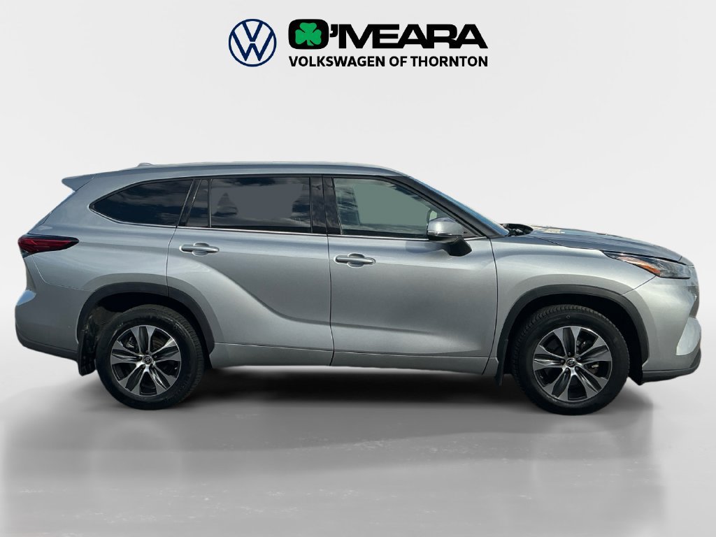Used 2022 Toyota Highlander XLE AWD/4WD image 6