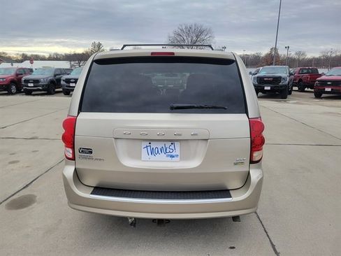 Used 2014 Dodge Grand Caravan SXT image 4