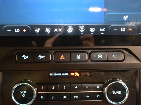 Used 2020 Ford Expedition Limited w/ Equipment Group 303A AWD/4WD image 27