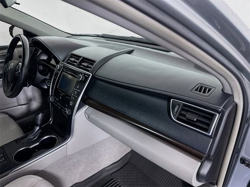 Used 2017 Toyota Camry XLE image 27