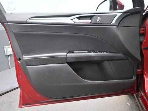 Used 2016 Ford Fusion SE image 12