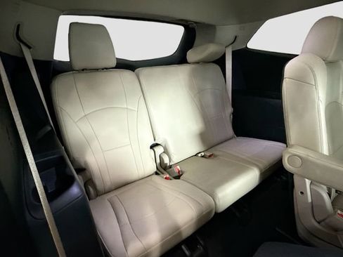 Used 2020 Buick Enclave Essence image 27