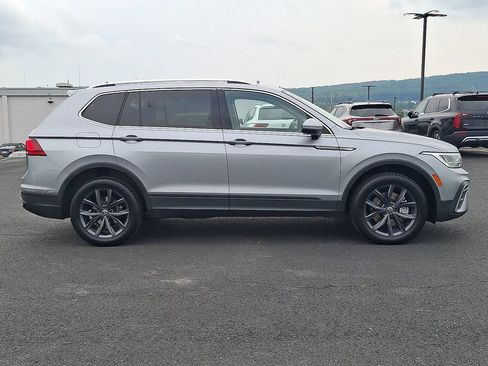 Used 2022 Volkswagen Tiguan SE AWD/4WD image 6