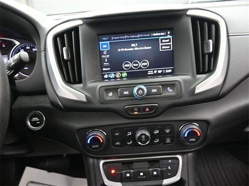 Used 2022 GMC Terrain SLE w/ Driver Convenience Package image 10