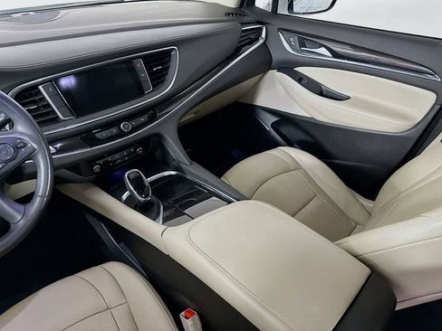 Used 2021 Buick Enclave Essence image 11
