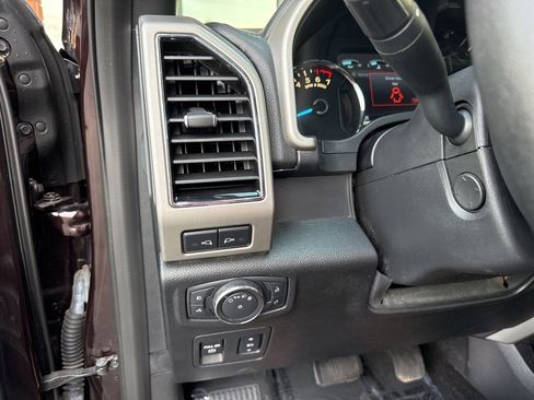 Used 2018 Ford F150 Lariat w/ Equipment Group 502A Luxury image 28