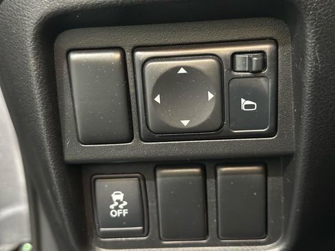 Used 2015 Nissan Juke SV image 29