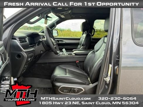 Used 2024 Jeep Wagoneer L Series II AWD/4WD image 9