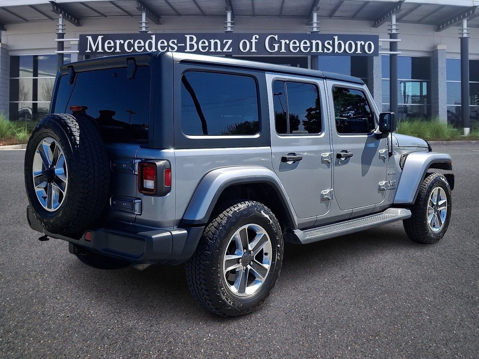 Used 2020 Jeep Wrangler Unlimited Sahara AWD/4WD image 6