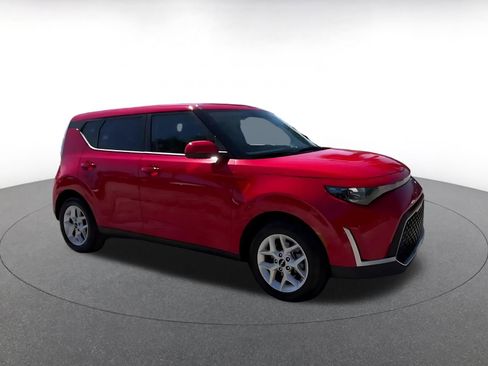 Used 2025 Kia Soul LX w/ LX Technology Package FWD image 2