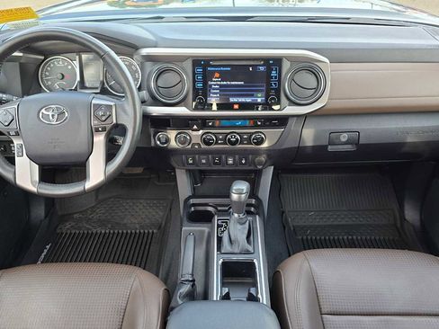 Certified 2016 Toyota Tacoma Limited image 23