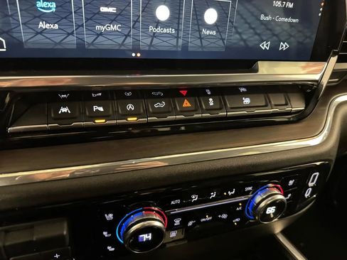 Used 2024 GMC Sierra 1500 SLT w/ SLT Premium Plus Package AWD/4WD image 28