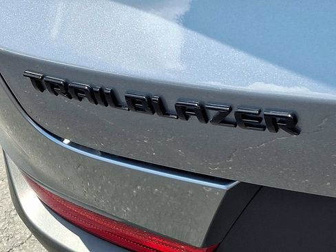 New 2026 Chevrolet TrailBlazer LT w/ Midnight Edition FWD image 11