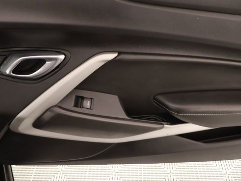 Used 2020 Chevrolet Camaro LT image 14