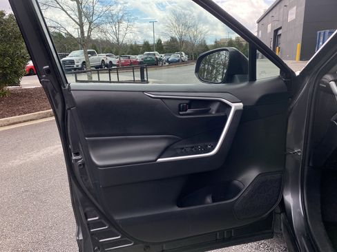 Used 2019 Toyota RAV4 LE image 23
