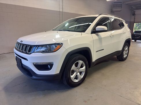 Used 2021 Jeep Compass Latitude w/ Convenience Group AWD/4WD image 3