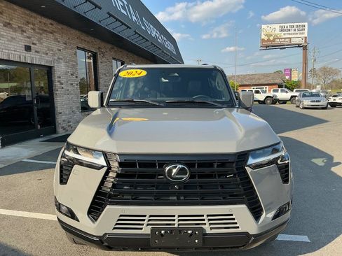 Used 2024 Lexus GX 550 w/ Accessory Package (Z1) image 19