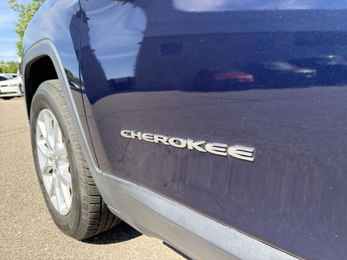 Used 2015 Jeep Cherokee Latitude w/ Comfort/Convenience Group AWD/4WD image 18