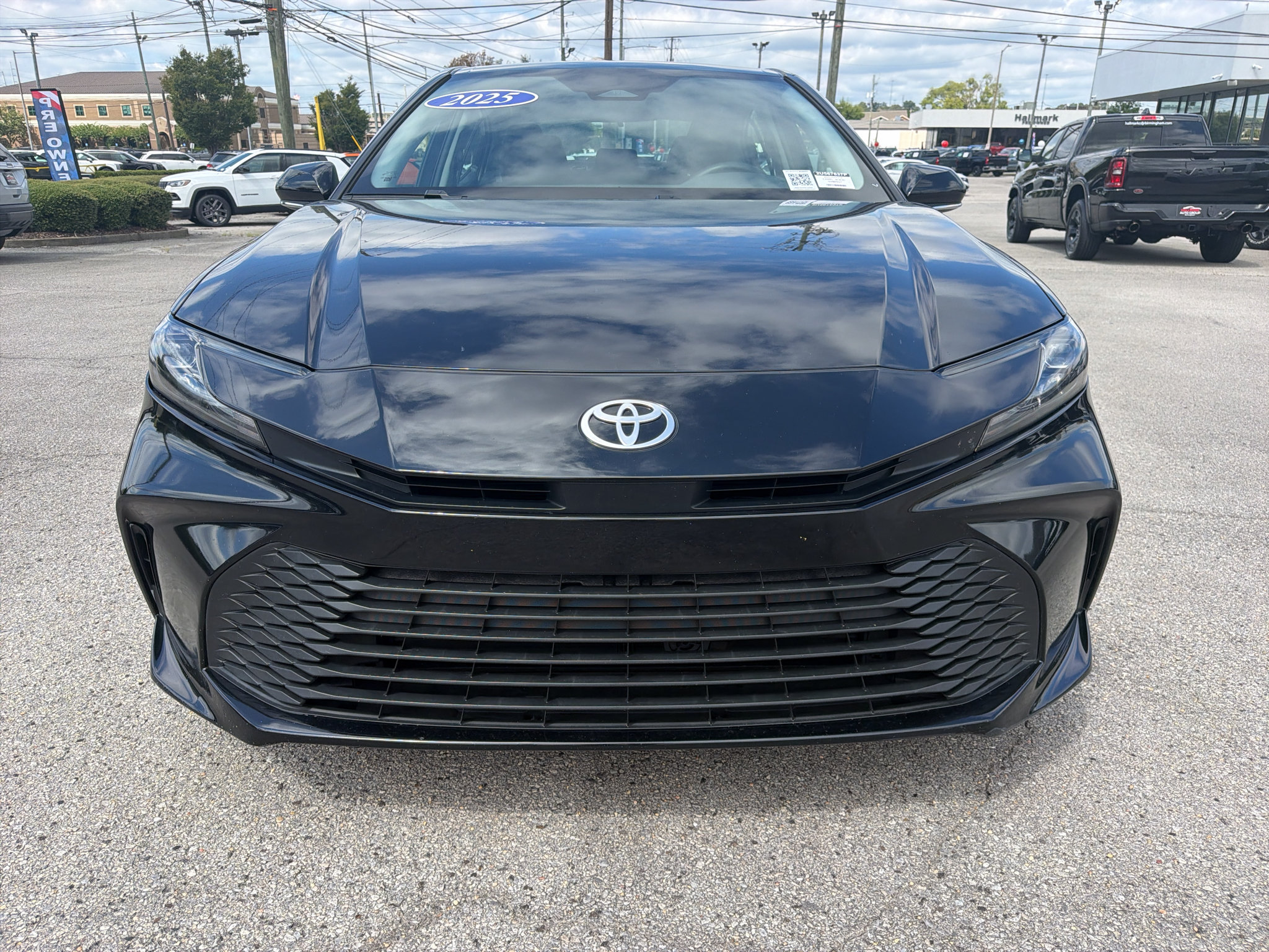Used 2025 Toyota Camry LE FWD image 2