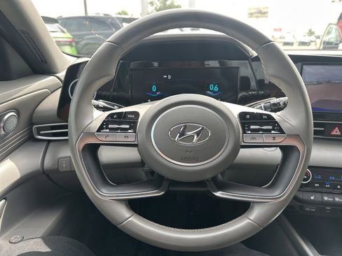 Used 2022 Hyundai Elantra SEL w/ Convenience + Premium Package FWD image 14