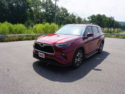 Used 2021 Toyota Highlander XLE FWD image 27