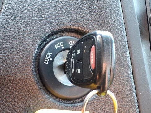 Used 2013 Dodge Avenger SE FWD image 18