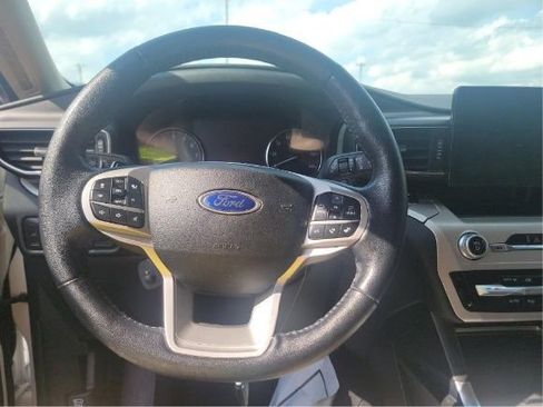Used 2021 Ford Explorer XLT w/ Equipment Group 202A RWD image 5