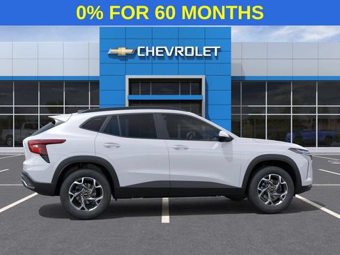 New 2026 Chevrolet Trax LT w/ LT Convenience Package FWD image 5