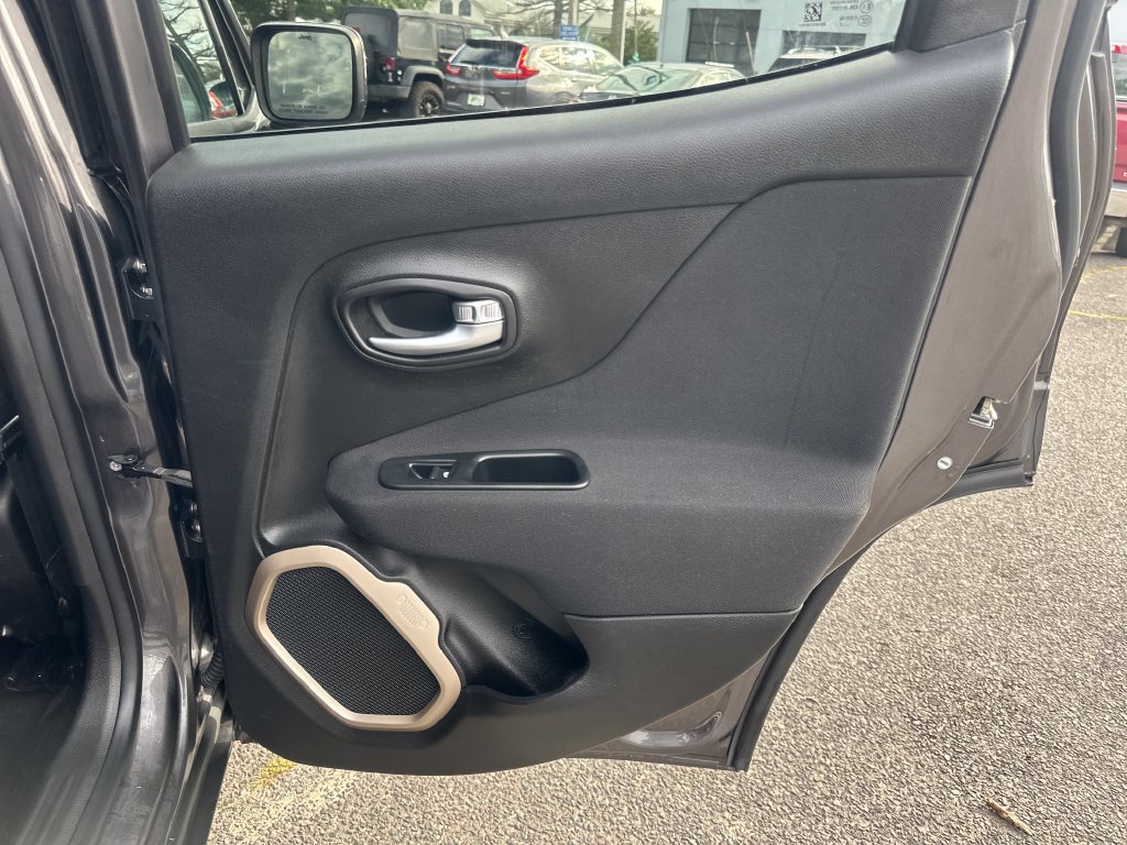 Used 2017 Jeep Renegade Latitude w/ Cold Weather Group AWD/4WD image 20