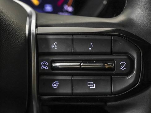 Used 2025 Chevrolet Colorado ZR2 w/ Technology Package AWD/4WD image 28