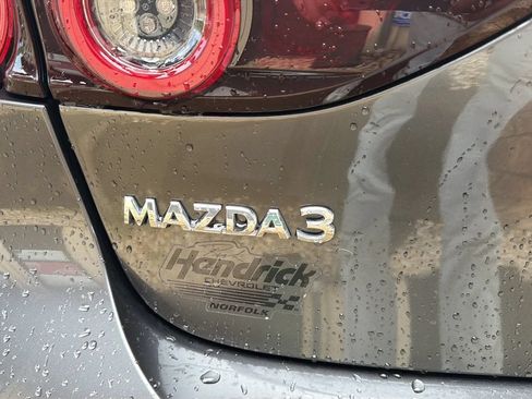 Used 2019 MAZDA MAZDA3 Hatchback w/ Premium Package FWD image 5
