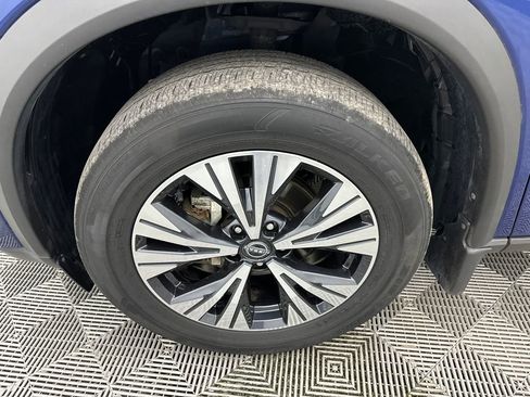 Used 2023 Nissan Rogue SV w/ SV Premium B Package image 12