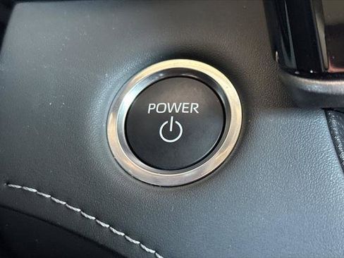 Certified 2025 Toyota Highlander XLE image 28