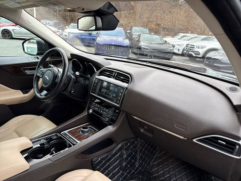 Used 2017 Jaguar F-PACE Prestige image 44
