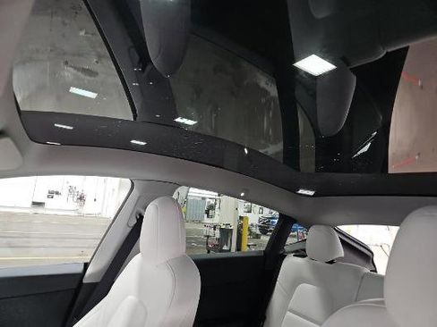 Used 2023 Tesla Model Y Performance image 5