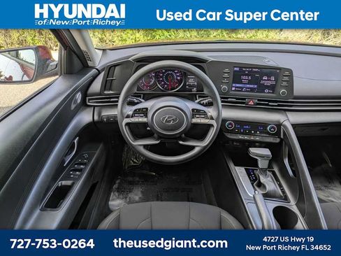 Certified 2023 Hyundai Elantra SEL w/ Preferred Accessory Package FWD image 15