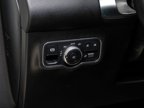 Used 2023 Mercedes-Benz GLB 250 GLB 250 w/ Premium Package image 30