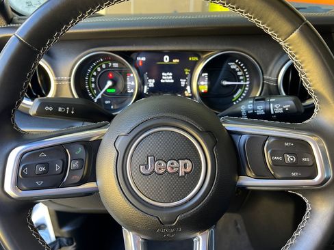 Used 2022 Jeep Wrangler Unlimited Sahara image 24