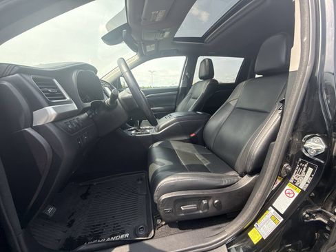 Used 2018 Toyota Highlander Limited AWD/4WD image 12