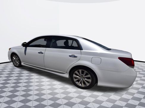 Used 2011 Toyota Avalon Limited FWD image 3